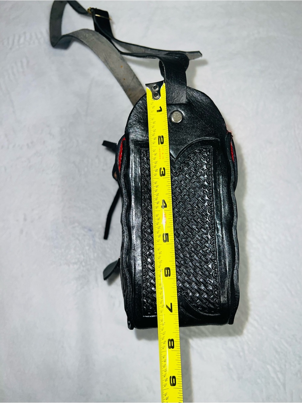 Handcrafted Black Leather Saddle-Shaped Crossbody Bag - Picture 9 of 11